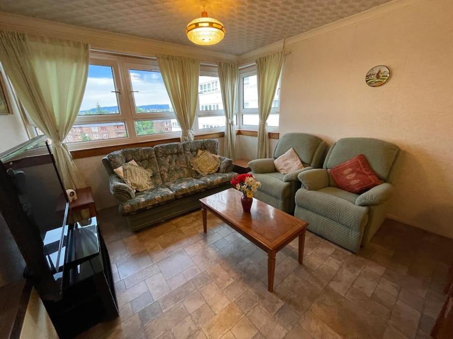 West End Hidden Gem - Modern 2-Bedroom Apartment With Residents Patio Glasgow Exterior photo