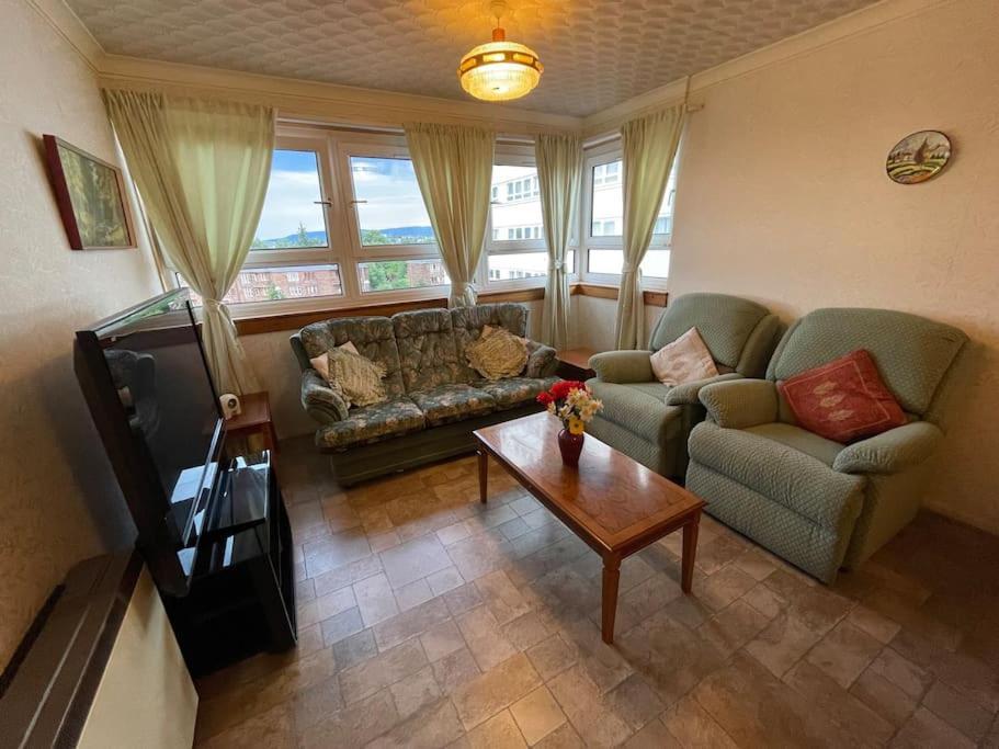 West End Hidden Gem - Modern 2-Bedroom Apartment With Residents Patio Glasgow Exterior photo