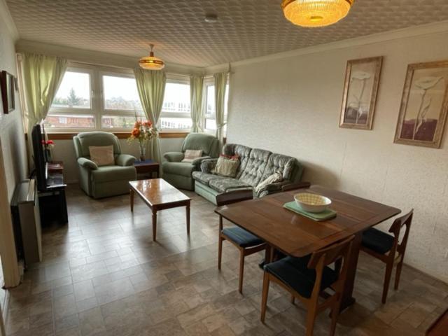 West End Hidden Gem - Modern 2-Bedroom Apartment With Residents Patio Glasgow Exterior photo
